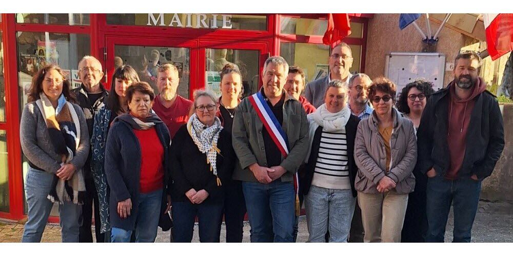 les-15-conseillers-municipaux-elus-suite-au-premier-tour-des-elections-municipales-de-mars-photo-fournie-par-la-mairie-1775585061